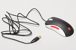 画像ギャラリー No.004のサムネイル画像 / ZOWIE「EC1 eVo CL」「EC2 eVo CL」レビュー。“ZOWIEのIE 3.0クローン”は第3世代で何が変わったか