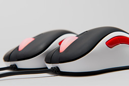 画像ギャラリー No.067のサムネイル画像 / ZOWIE「EC1 eVo CL」「EC2 eVo CL」レビュー。“ZOWIEのIE 3.0クローン”は第3世代で何が変わったか