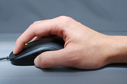 画像ギャラリー No.007のサムネイル画像 / HW短評：ZOWIE「FK2」（1）サイズ感と握りやすさを確認