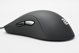 画像ギャラリー No.008のサムネイル画像 / 3サイズ展開のゲーマー向けマウス「ZOWIE ZA」レビュー。つかみ&かぶせ持ち派は一度試す価値あり