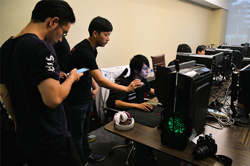 画像ギャラリー No.003のサムネイル画像 / 「XL2735」と「VITAL」誕生の経緯をZOWIEのトップに,使い勝手をプロゲーマーに聞いてみた