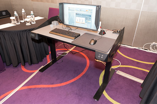 画像ギャラリー No.002のサムネイル画像 / BenQ ZOWIEの新作は「ゲーマー向けの机」。あらゆるプレイスタイルに対応するという完全e-Sports仕様で登場