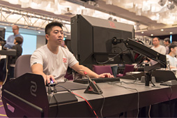 画像ギャラリー No.003のサムネイル画像 / BenQ ZOWIEの新作は「ゲーマー向けの机」。あらゆるプレイスタイルに対応するという完全e-Sports仕様で登場