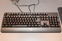 画像ギャラリー No.029のサムネイル画像 / BenQ ZOWIEの新作は「ゲーマー向けの机」。あらゆるプレイスタイルに対応するという完全e-Sports仕様で登場