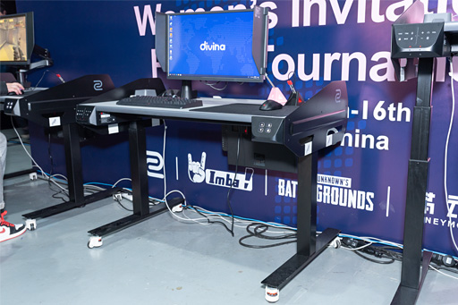画像ギャラリー No.003のサムネイル画像 / BenQ ZOWIE，「eスポーツ仕様の机」まさかの（？）第2弾を発表。大会やネットカフェ現場の声を受けてブラッシュアップ