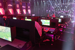画像ギャラリー No.005のサムネイル画像 / BenQ ZOWIE，「eスポーツ仕様の机」まさかの（？）第2弾を発表。大会やネットカフェ現場の声を受けてブラッシュアップ