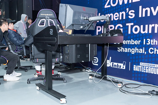 画像ギャラリー No.009のサムネイル画像 / BenQ ZOWIE，「eスポーツ仕様の机」まさかの（？）第2弾を発表。大会やネットカフェ現場の声を受けてブラッシュアップ