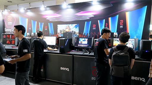 画像ギャラリー No.002のサムネイル画像 / ［TGS 2019］日本におけるeスポーツ拡大の鍵は「ゲーミングカフェ」？ BenQとパートナー企業が普及に向けてタッグを組む