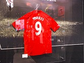 画像ギャラリー No.009のサムネイル画像 / ［TGS 2009］サッカーらしい緊張感が増した「ワールドサッカー ウイニングイレブン 2010」を男色ディーノが会場でプレイ