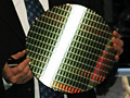 Intel，IDF 2010 Beijingで「Sandy Bridge」世代のシリコンウェハを公開