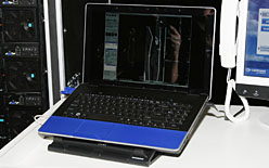 画像ギャラリー No.005のサムネイル画像 / Intel,IDF 2010 Beijingで「Sandy Bridge」世代のシリコンウェハを公開
