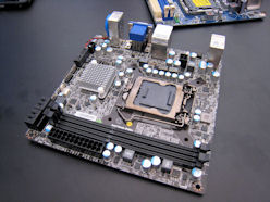 画像ギャラリー No.008のサムネイル画像 / Sandy Bridgeの製品投入を着々と進めるIntel。3つのジャンルに向けて堅実な製品ラインナップを用意