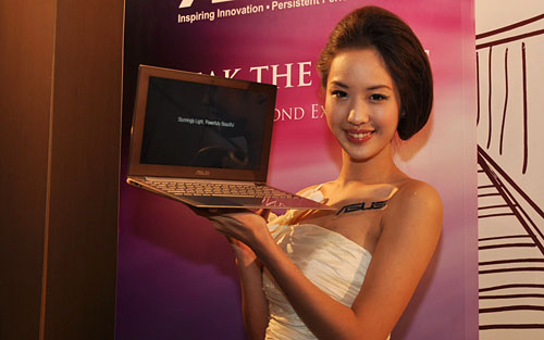 画像ギャラリー No.002のサムネイル画像 / ［COMPUTEX］ASUS，超薄型ノートPCに199ドルのEee PC，そして「スマートフォンを内蔵できるタブレット」を発表【19：45頃更新】