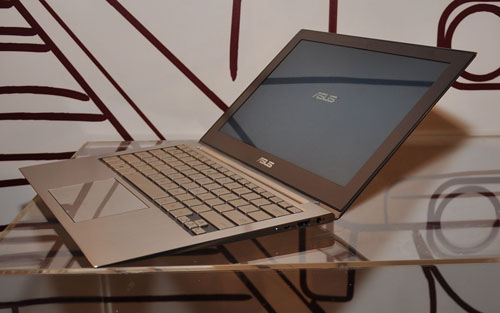 画像ギャラリー No.003のサムネイル画像 / ［COMPUTEX］ASUS，超薄型ノートPCに199ドルのEee PC，そして「スマートフォンを内蔵できるタブレット」を発表【19：45頃更新】