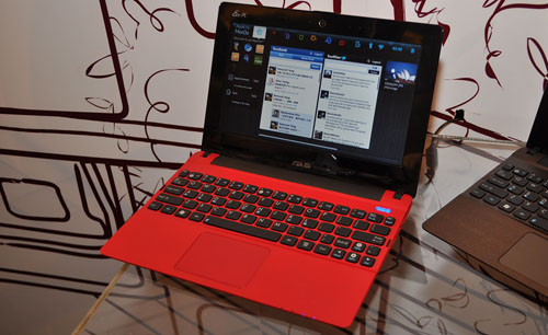 画像ギャラリー No.004のサムネイル画像 / ［COMPUTEX］ASUS，超薄型ノートPCに199ドルのEee PC，そして「スマートフォンを内蔵できるタブレット」を発表【19：45頃更新】