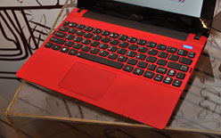 画像ギャラリー No.017のサムネイル画像 / ［COMPUTEX］ASUS，超薄型ノートPCに199ドルのEee PC，そして「スマートフォンを内蔵できるタブレット」を発表【19：45頃更新】
