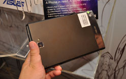 画像ギャラリー No.024のサムネイル画像 / ［COMPUTEX］ASUS，超薄型ノートPCに199ドルのEee PC，そして「スマートフォンを内蔵できるタブレット」を発表【19：45頃更新】