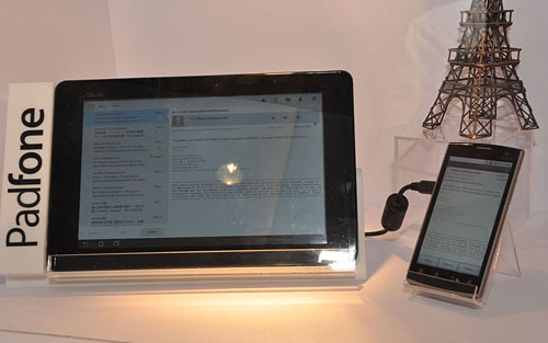 画像ギャラリー No.028のサムネイル画像 / ［COMPUTEX］ASUS，超薄型ノートPCに199ドルのEee PC，そして「スマートフォンを内蔵できるタブレット」を発表【19：45頃更新】