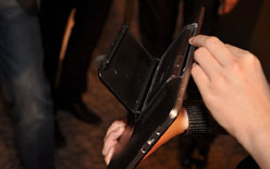 画像ギャラリー No.033のサムネイル画像 / ［COMPUTEX］ASUS，超薄型ノートPCに199ドルのEee PC，そして「スマートフォンを内蔵できるタブレット」を発表【19：45頃更新】