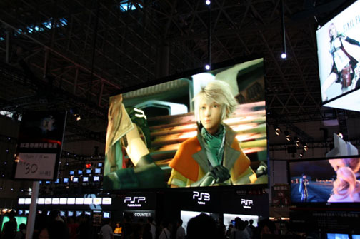 画像ギャラリー No.011のサムネイル画像 / ［TGS 2009］ブースレポート：SCE PlayStation 3ブース編――高めの年齢層に比重を置いた？　オトナな作りと膨大なプレイアブル展示