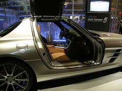 画像ギャラリー No.007のサムネイル画像 / ［TGS 2009］世界に2台しかない“メルセデス・ベンツ SLS AMG”も自由に乗りこなせる！　「グランツーリスモ5」プレイレポート