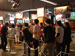 画像ギャラリー No.007のサムネイル画像 / ［TGS 2010］全タイトルがプレイアブル。「グランツーリスモ5」「PlayStation Move」の体験希望者が殺到。ソニー・コンピュータエンタテインメントブース速報