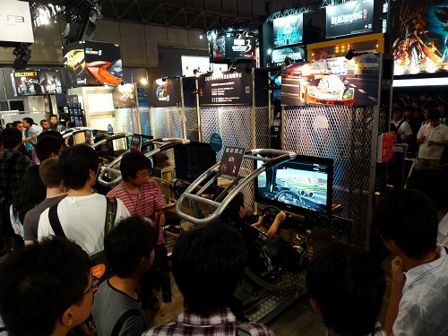 画像ギャラリー No.002のサムネイル画像 / ［TGS 2010］3D立体視対応ディスプレイで最高の臨場感を味わおう。ファン待望の「グランツーリスモ5」プレイレポート