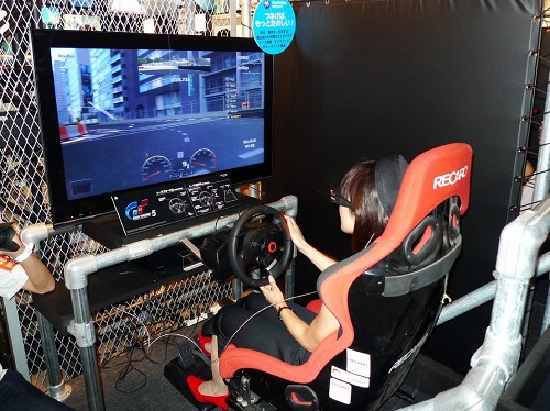 画像ギャラリー No.003のサムネイル画像 / ［TGS 2010］3D立体視対応ディスプレイで最高の臨場感を味わおう。ファン待望の「グランツーリスモ5」プレイレポート