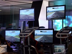 画像ギャラリー No.007のサムネイル画像 / GT5日本最速ドライバーは誰? 優勝者特典はプロドライバーによるレッスンというM・ベンツコラボイベントをレポート