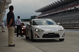 画像ギャラリー No.014のサムネイル画像 / 実車での走行を「GT5」内で再現。トヨタ,デンソー,ポリフォニー・デジタルのコラボから生まれた「CAN-Gateway ECU」発表会レポート