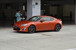 画像ギャラリー No.015のサムネイル画像 / 実車での走行を「GT5」内で再現。トヨタ,デンソー,ポリフォニー・デジタルのコラボから生まれた「CAN-Gateway ECU」発表会レポート