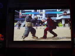 画像ギャラリー No.034のサムネイル画像 / 東西のトッププレイヤーが5ジャンルのゲームで激突する頂上決戦「Red Bull 5G 2013 FINALS」が開催。今年の覇者は?