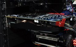 画像ギャラリー No.001のサムネイル画像 / ［COMPUTEX］Sapphire，4画面出力対応の「HD 5770 Eyefinity 4」をデモ