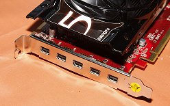 画像ギャラリー No.013のサムネイル画像 / ［COMPUTEX］Hydra 200搭載にLANコントローラ搭載，さらには12画面出力対応!? PowerColorが強烈な新製品を公開