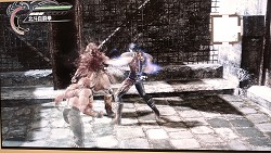 画像ギャラリー No.038のサムネイル画像 / 原作のイメージどおりに,ケンシロウが秘孔を突き,レイが華麗に切り裂く! 「北斗無双」プレミアム体験会レポート