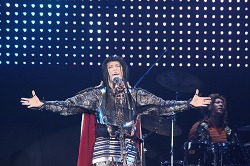 画像ギャラリー No.052のサムネイル画像 / まさにカオスの「戦国武将祭」。声優が語り,プロレスラーが闘い,GACKTが熱唱し,炎の中から信長が復活して天下が統一された