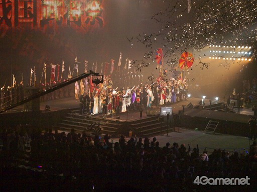 画像ギャラリー No.056のサムネイル画像 / まさにカオスの「戦国武将祭」。声優が語り,プロレスラーが闘い,GACKTが熱唱し,炎の中から信長が復活して天下が統一された