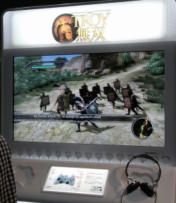 画像ギャラリー No.005のサムネイル画像 / ［TGS 2010］「TROY無双」が試遊可能！　“新作ネオロマンス”の紹介や“真・三国無双”コスプレイベントも行われるコーエーテクモゲームスブース