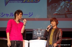 画像ギャラリー No.033のサムネイル画像 / アムロと刹那が生で共演! 「機動戦士ガンダム ガンダムVS.ガンダムNEXT Premium Dogfight‘09」のレポートを掲載