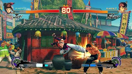 画像ギャラリー No.010のサムネイル画像 / 日本各地で開かれる「スーパーストリートファイターIV」の店頭体験会に急げ。そこで“油まみれの親父”と“キツめなテコンドー美女”の技を体験するんだ