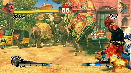 画像ギャラリー No.037のサムネイル画像 / 日本各地で開かれる「スーパーストリートファイターIV」の店頭体験会に急げ。そこで“油まみれの親父”と“キツめなテコンドー美女”の技を体験するんだ