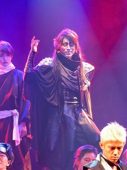 画像ギャラリー No.008のサムネイル画像 / 「天誅」舞台版の公演が開始。迫力のアクションや最新の映像技術による見応えある忍者活劇をレポート