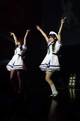 画像ギャラリー No.014のサムネイル画像 / ミルキィホームズが原作の舞台「横浜」に。アニメと同じコスチュームに着飾ったメンバーによるライブをレポート 