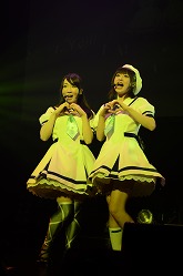 画像ギャラリー No.015のサムネイル画像 / ミルキィホームズが原作の舞台「横浜」に。アニメと同じコスチュームに着飾ったメンバーによるライブをレポート 