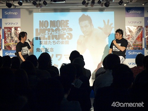 画像ギャラリー No.003のサムネイル画像 / みんなトラヴィスと同じ,男は女に弱いものなのだ。「NO MORE HEROES 英雄たちの楽園」発売記念イベントで宣伝部長ミノワマンがメロメロに