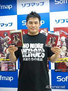 画像ギャラリー No.013のサムネイル画像 / みんなトラヴィスと同じ,男は女に弱いものなのだ。「NO MORE HEROES 英雄たちの楽園」発売記念イベントで宣伝部長ミノワマンがメロメロに