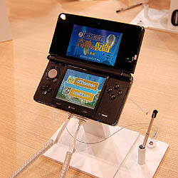 画像ギャラリー No.001のサムネイル画像 / そういえばルーク,ニンテンドー3DSといえばナゾトキも3D対応になるのを知っているかい? 「レイトン教授と奇跡の仮面」を遊んでみた