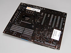 画像ギャラリー No.030のサムネイル画像 / MSI「Big Bang-Trinergy」発売直前検証（前）〜トピック満載のゲーマー向けマザーボード