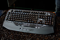 画像ギャラリー No.009のサムネイル画像 / ［COMPUTEX］ROCCAT，「選んだキーだけを点灯させられるキーボード」を披露。「スマホをゲーマー向けサブ画面にするアプリ」も