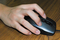 画像ギャラリー No.044のサムネイル画像 / ROCCAT「Kone Pure Optical」レビュー。光学センサー搭載の小型モデルは,小さいマウスを探している人の選択肢となるか